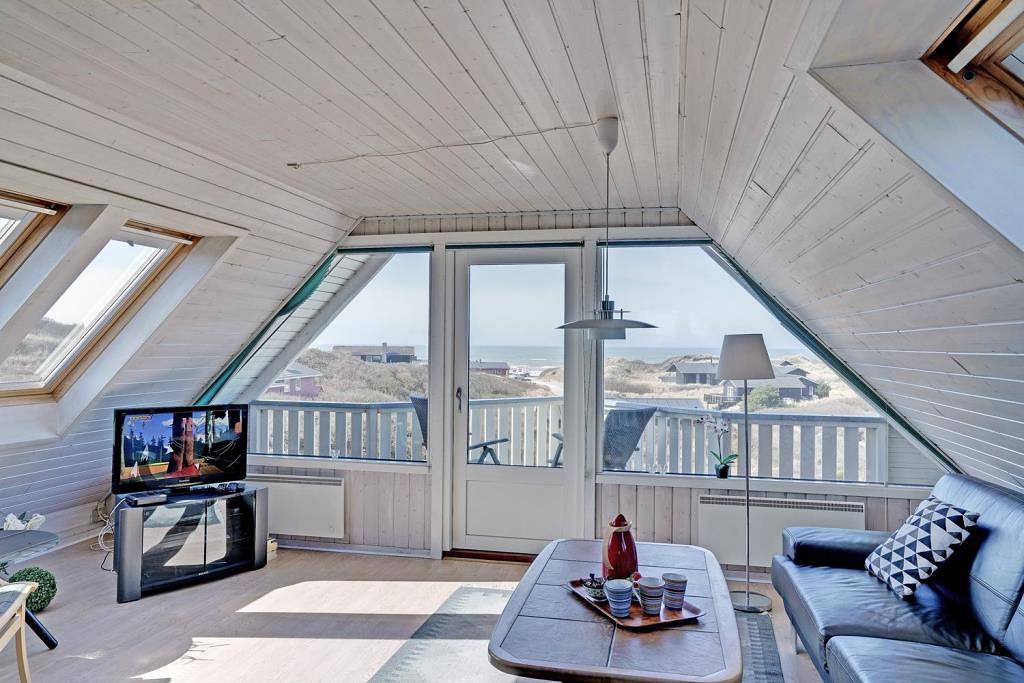 Schönes Ferienhaus über 2 Etagen mit Meerblick in Henne, Varde