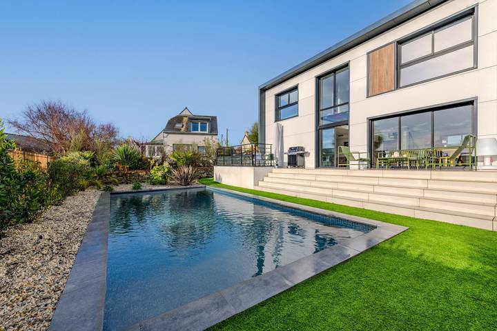 Maison de vacances pour 11 personnes, avec Terrasse ainsi que Jardin et Piscine à Roscoff