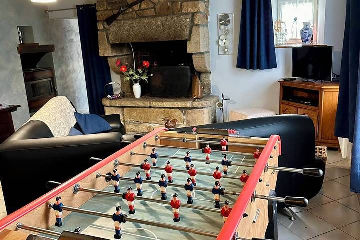 Casa Tipica Con Piscina Interior En Invierno Y Exterior En Verano in Boqueho, Côtes-d'Armor