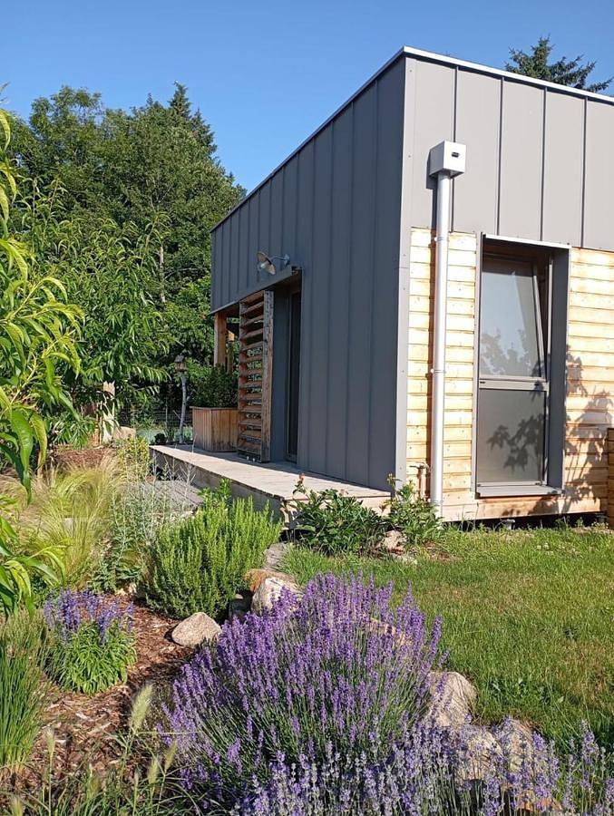 Gîte pour 4 personnes, avec terrasse dans Enval