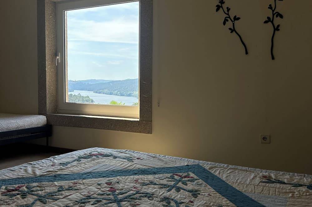 Holliday Villa - Casa do Sobreiro in Melres, District de Porto
