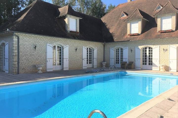 Location de vacances pour 10 personnes, avec jardin à Thiviers