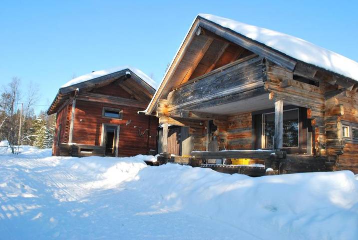 Cottage for 8 people, with Balcony and Terrace as well as Sauna and Lake view in Lapland
