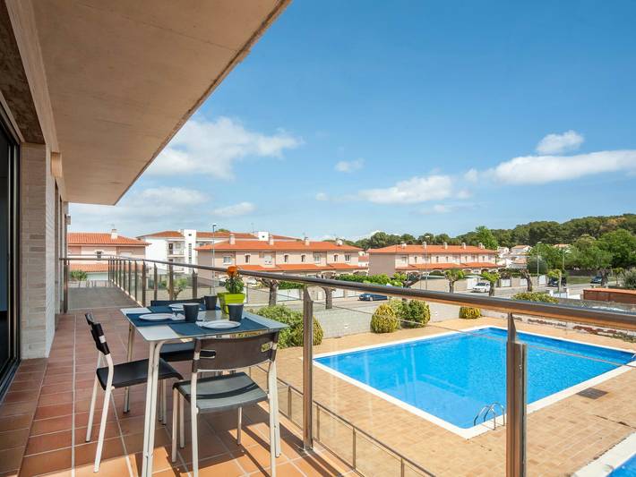 Appartement voor 6 personen, with kinderzwembad and zwembad as well as balkon in L'Escala