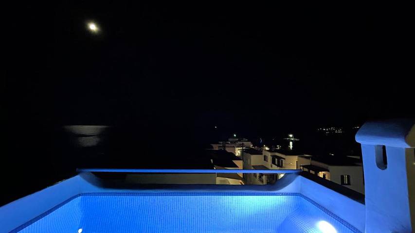 Location de vacances pour 9 personnes, avec terrasse ainsi que vue et piscine dans Píso Livádi - 3