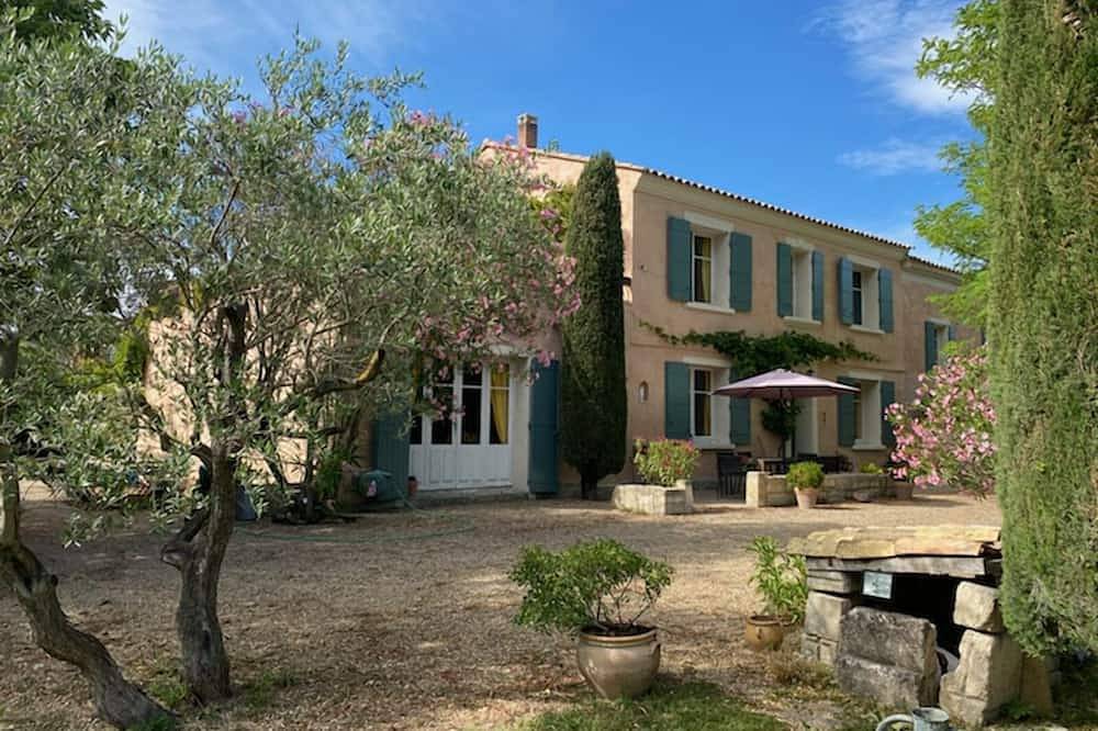 Mas de village provençal à 7 min d' Avignon. Gare Tgv à 6 Km. in Barbentane, Région d'Arles