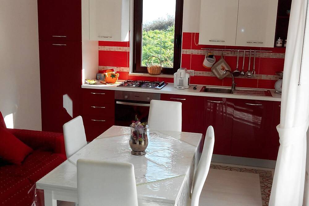 Appartamento intero, Appartamento con giardinetto e terrazzo \"Luna Rossa\" in Tusa, Provincia di Messina