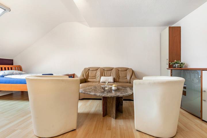 Ganze Wohnung, Apartment 8 „Haus Liliental“ mit Garten, Wlan und vielem Mehr in Viernheim, Bergstraße
