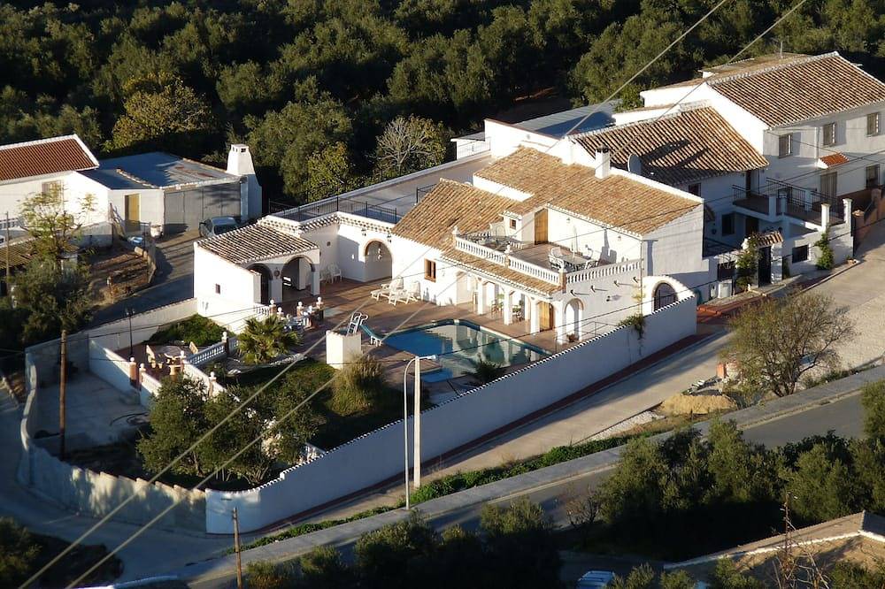 Ganze Wohnung, Pool Wohnung mit einem großen Luxus private Dachterrasse in Fuente del Conde, Iznájar