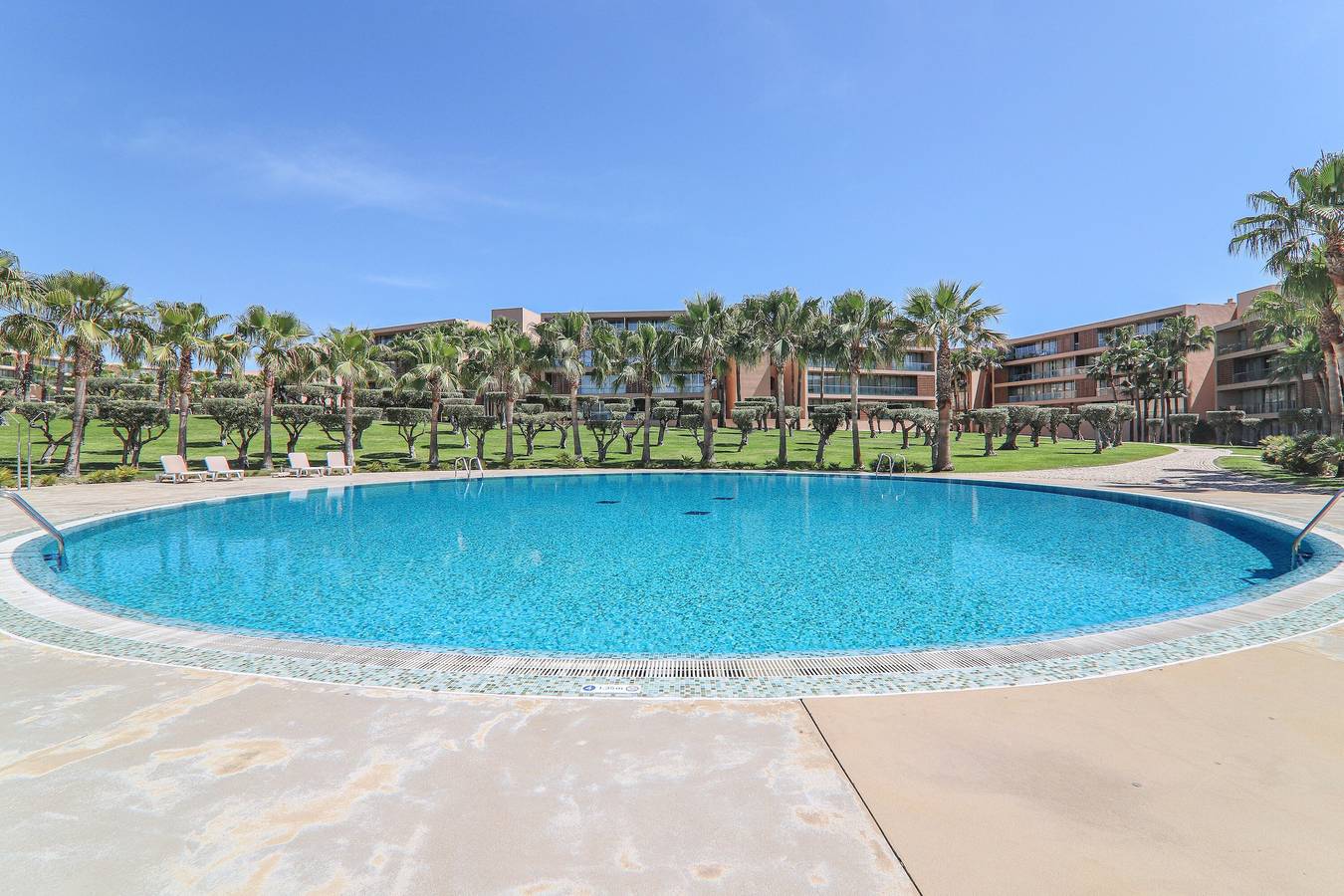 Ganze Wohnung, Apartment Salgados 12C mit Pool, Wlan, Klimaanlage, Balkon und Garten in Guia, Faro Distrikt