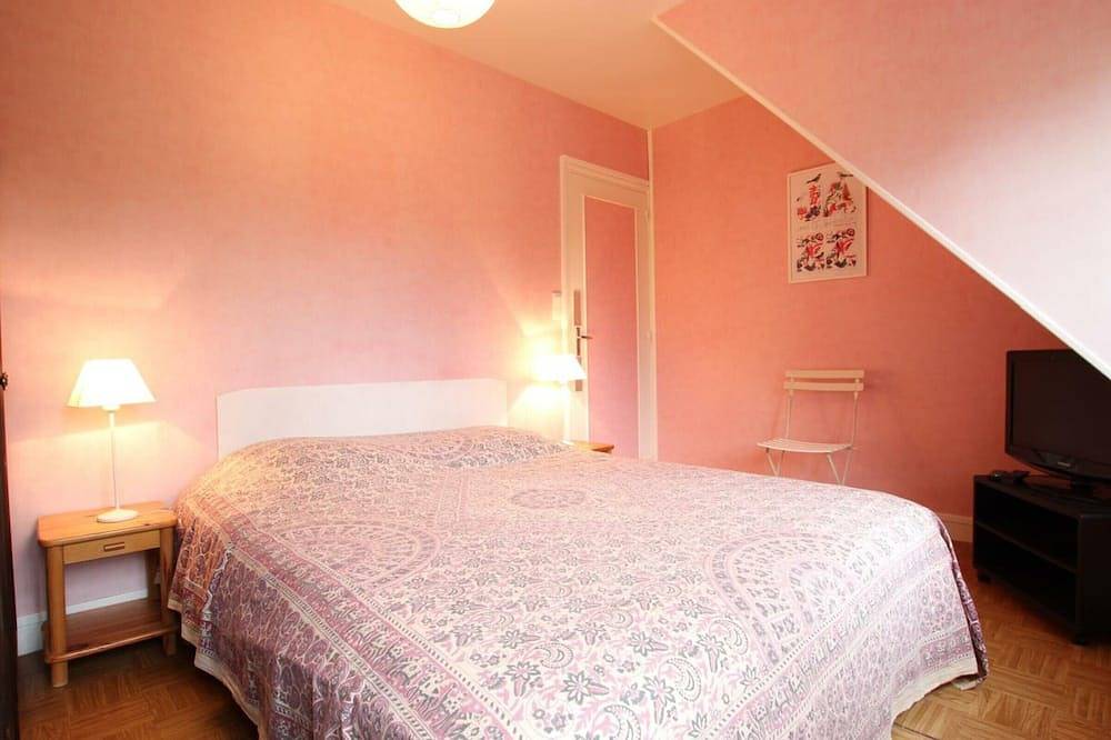 Bright house in Saint-Pair-sur-Mer with garden and pets allowed in Saint-Pair-sur-Mer, Côte de la Déroute