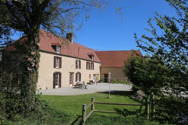 Cottage pour 2 personnes, avec jardin et terrasse à Saint-Georges-de-Bohon