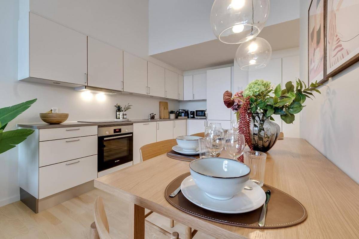 Appartement entier, Højloftet stilfuld lejlighed tæt på centrum med altan in Odense, Région d'Odense
