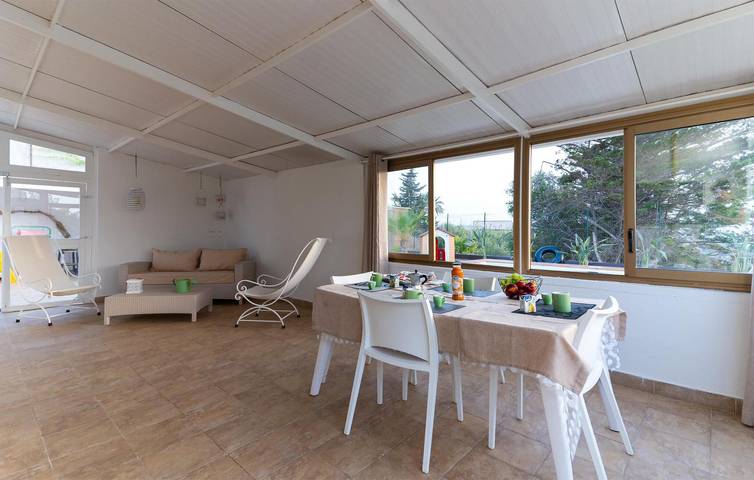 Location de vacances pour 6 personnes, avec terrasse ainsi que jardin et piscine à Balestrate - 3
