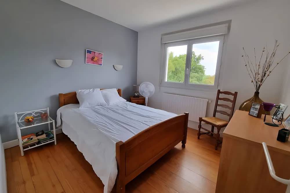 Maison de campagne avec vue merveilleuse sur la vallée du Lot in Galapian, Quercy