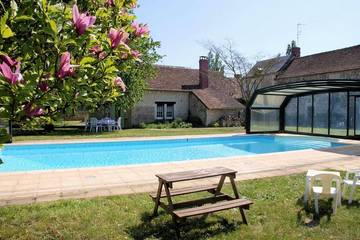 Gîte pour 25 personnes, avec jardin à Avon-les-Roches