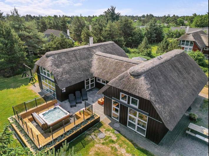 Villa für 10 Personen, mit Sauna und Pool sowie Balkon/Terrasse und Whirlpool, mit Haustier - 1