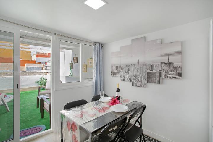 Apartamento entero, Apartamento de vacaciones 'Villa Monica' con vistas al mar, terraza privada y Wi-Fi in Agüimes, Gran Canaria Este