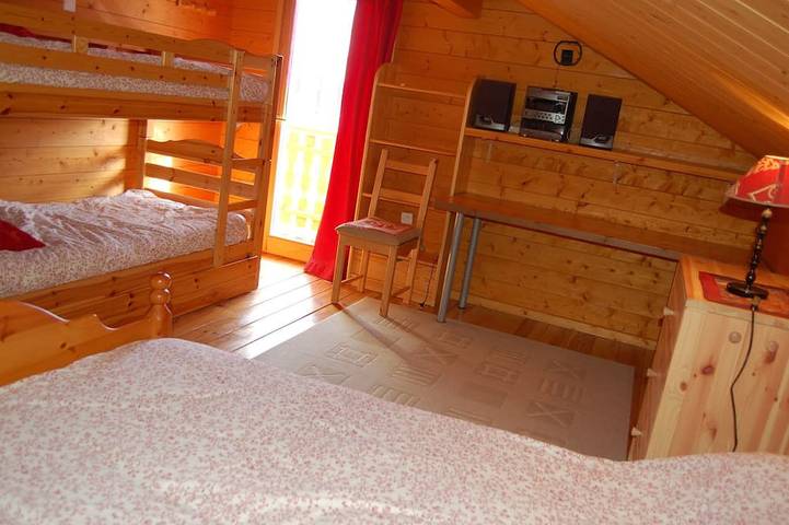 Gîte pour 8 personnes, avec jardin ainsi que piscine et balcon dans Office De Tourisme D Auris En Oisans - 4