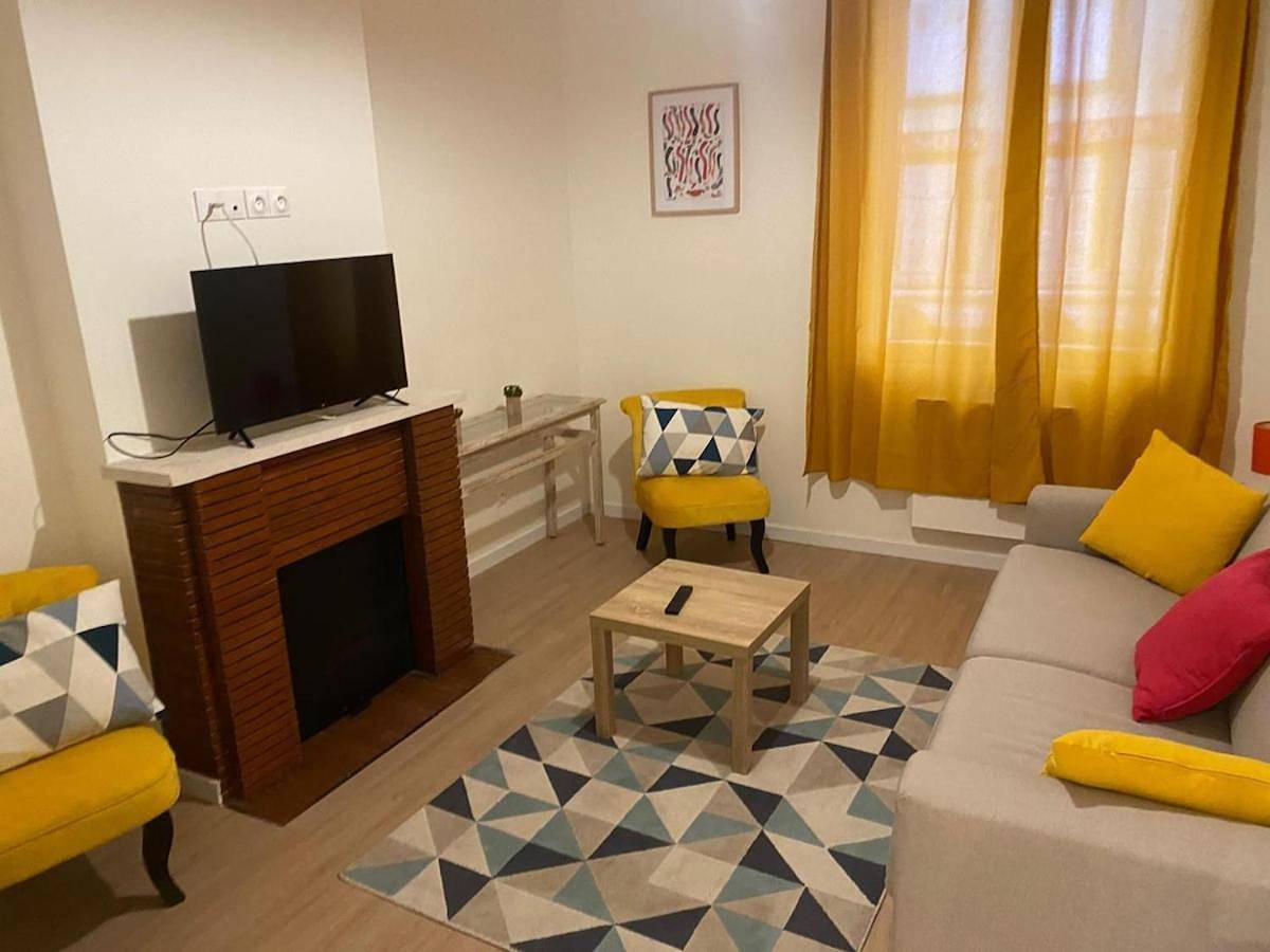 Appartement entier, One-Bedroom Apartment in Gacé, Région d'Argentan