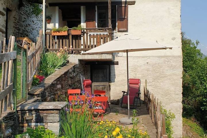Ferienhaus für 2 Personen, mit Balkon und Garten