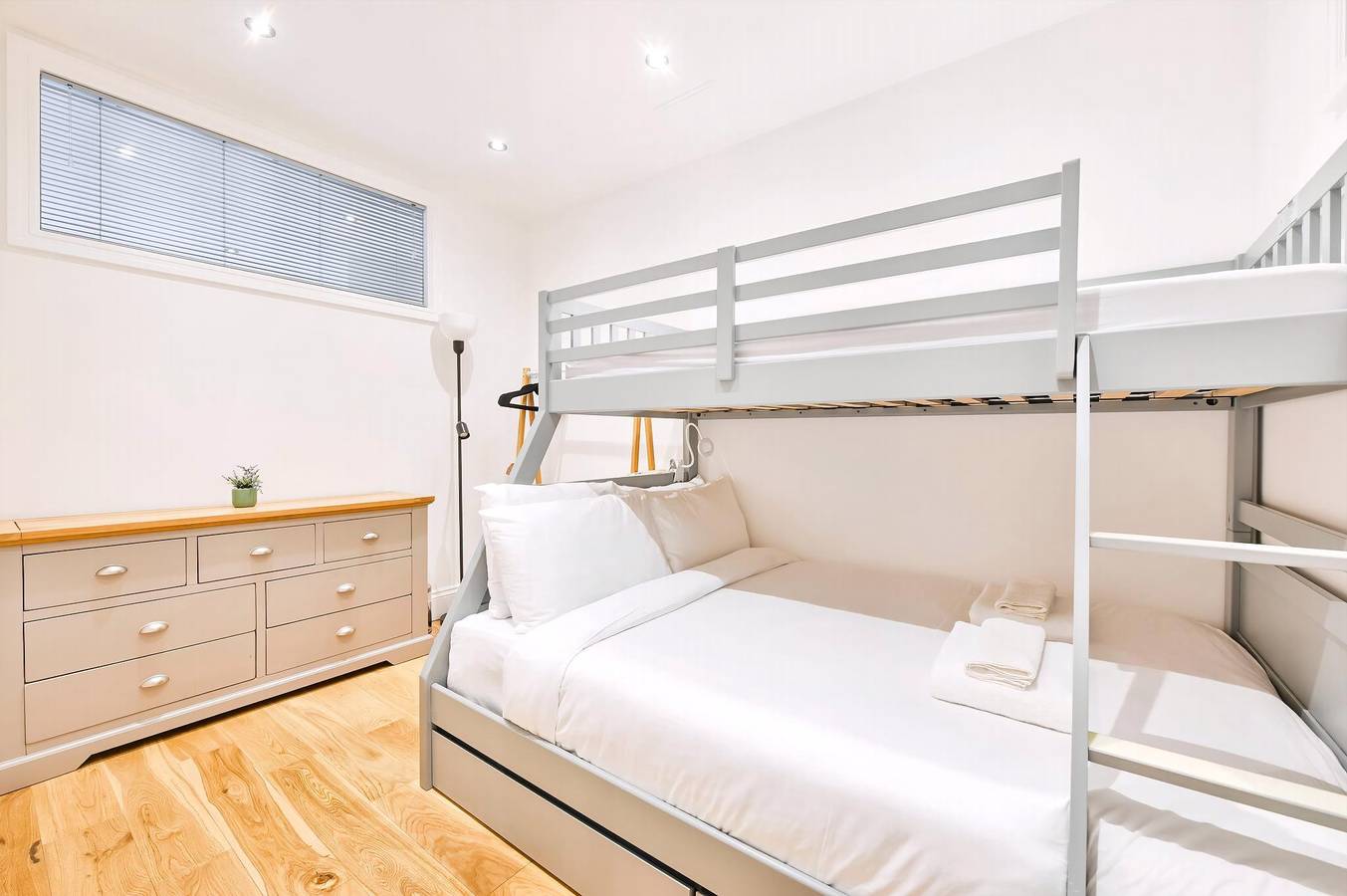 Entire apartment, Guestready - Contemporary home in Chiswick in Ealing, London