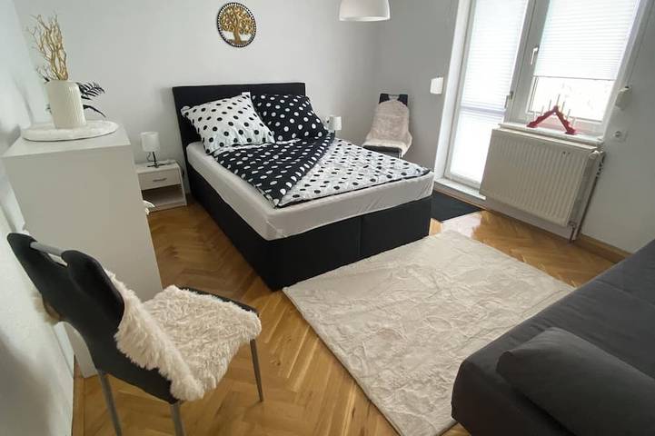 Ganze Wohnung, Gemütliche, moderne Ferienwohnung nahe Dresden, große Terrasse & Freibad im Dorf in Dorfhain, Osterzgebirge