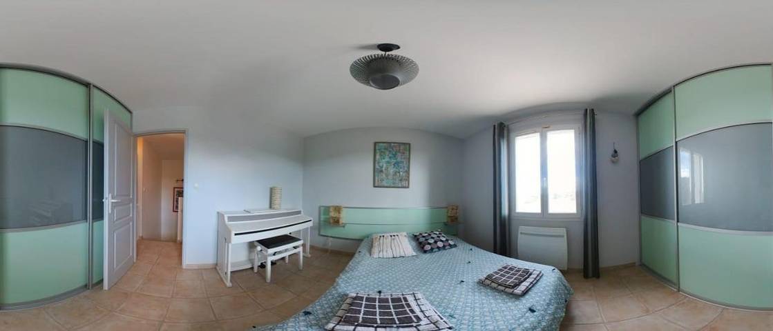 Location de vacances pour 8 personnes, avec piscine ainsi que jardin et terrasse à Poulx