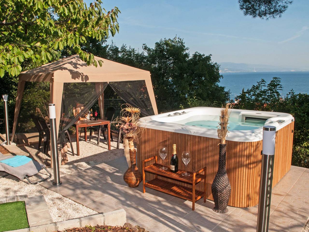 M in Plaža Črnikovica, Opatija Riviera