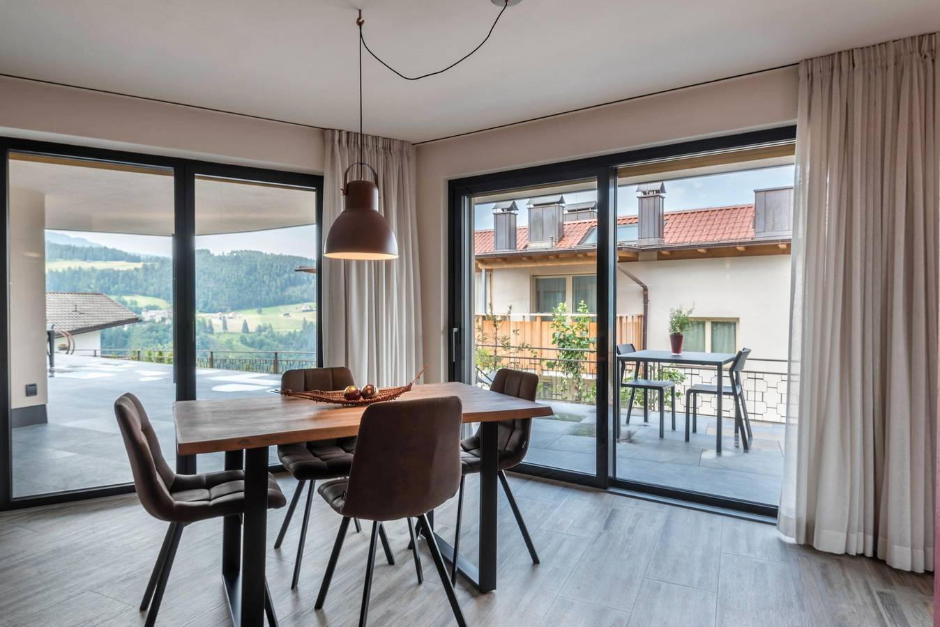 Ganze Wohnung, Aumia Ferienwohnung Rubin" mit Bergblick und Terrasse in Völs am Schlern, Dolomiti Superski