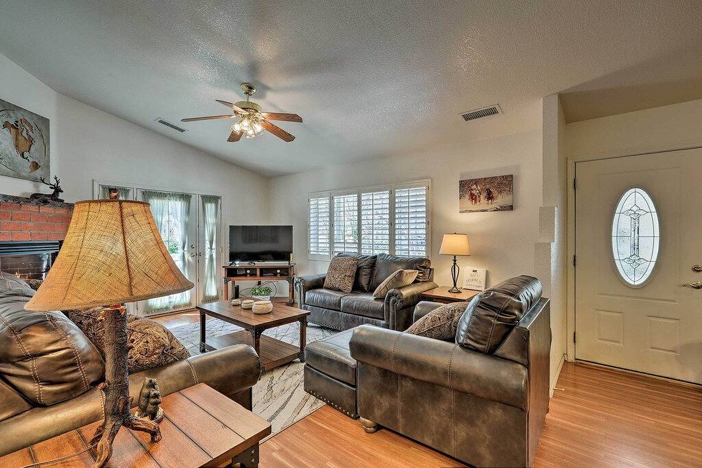 Neu! Sedona Home mit Yard & Mtn View - Minuten zum Golfspielen! in Oak Creek Canyon