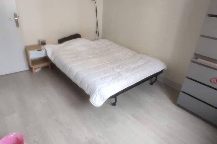 Ganze Wohnung, Room on the ski route, close to the town center, in a quiet location in Bourgoin-Jallieu, La Tour-du-Pin und Umgebung
