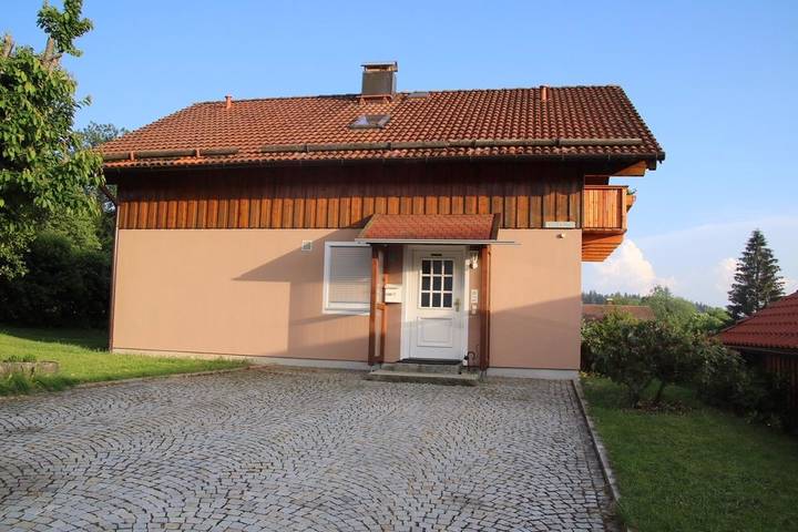 Ferienwohnung für 4 Personen, mit Balkon/Terrasse und Whirlpool sowie Garten und Sauna in Mauth