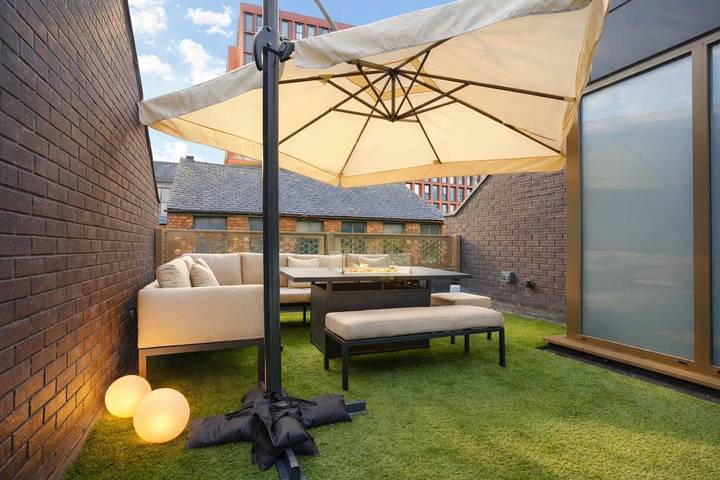 Gîte pour 8 personnes, avec terrasse et jardin, animaux acceptés à Manchester