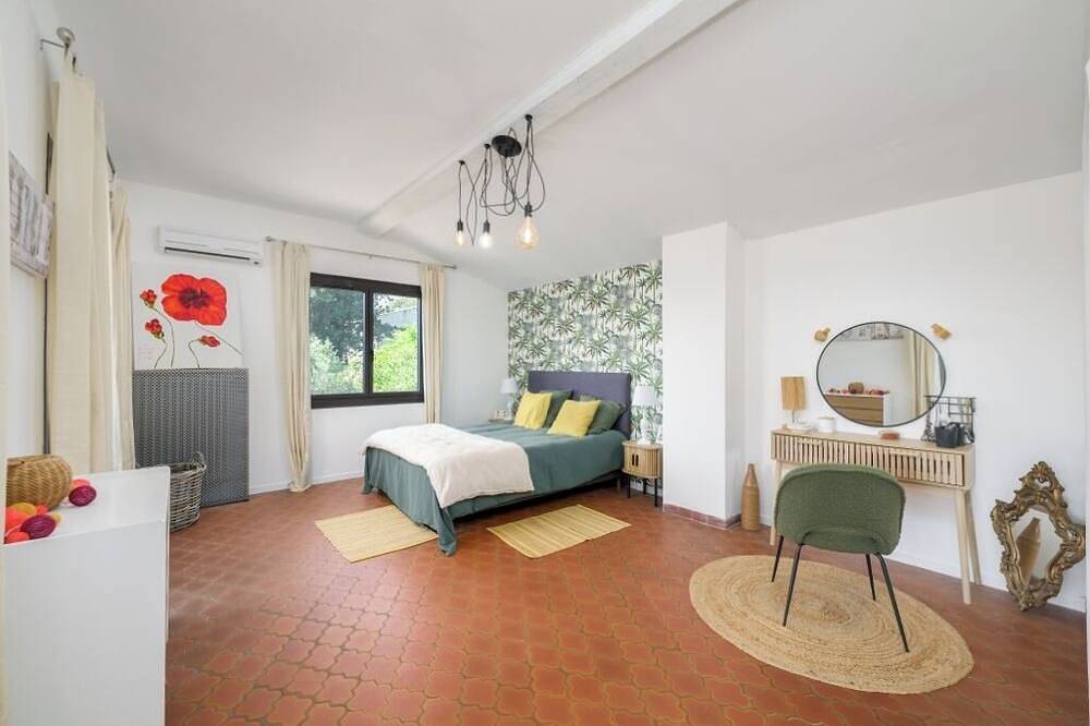 Entire apartment, Vacation Villa For Rent In Biot In The Bois Fleuri District in Biot, Cannes region