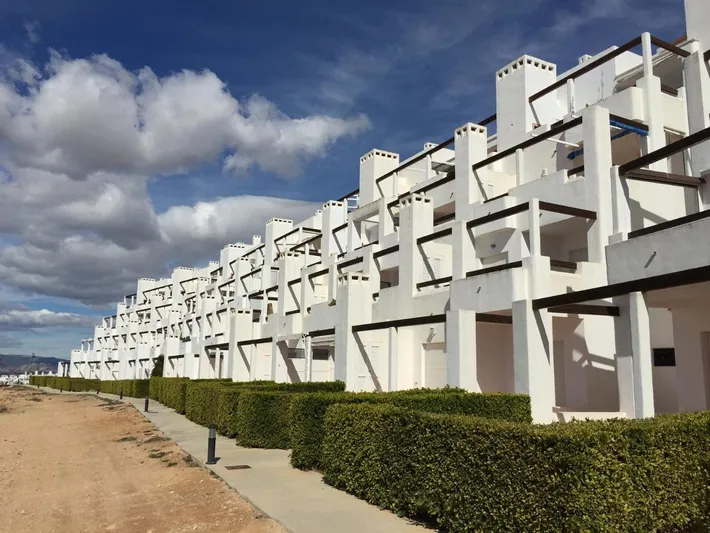 Apartamento de vacaciones para 4 personas, con terraza y vistas además de vistas al lago y piscina - 1