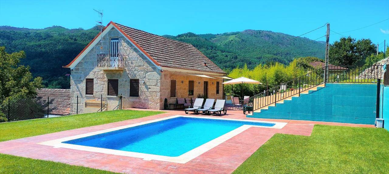 Three-Bedroom Townhouse in Barcia de Mera, Covelo
