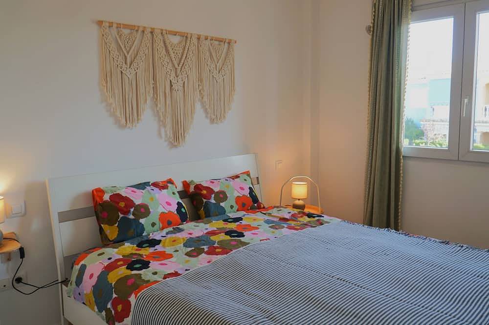 Apartamento entero, Precioso apartamento cerca de la playa con vistas a la piscina y a la montaña 'Segaria' in Vergel, Costa Blanca