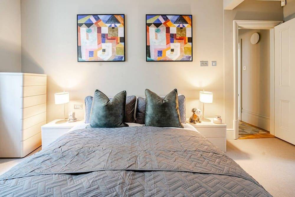 Entire apartment, Elegant 3-Bedroom Covent Garden Apartment with Modern Comforts in Covent Garden, London
