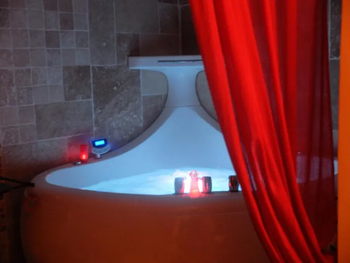 Alojamiento y desayuno para 2 personas, con piscina además de jardín y jacuzzi - 1