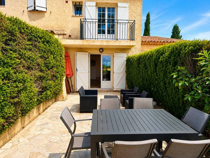 Location de vacances pour 4 personnes, avec Balcon ainsi que Terrasse et Piscine dans Gigaro