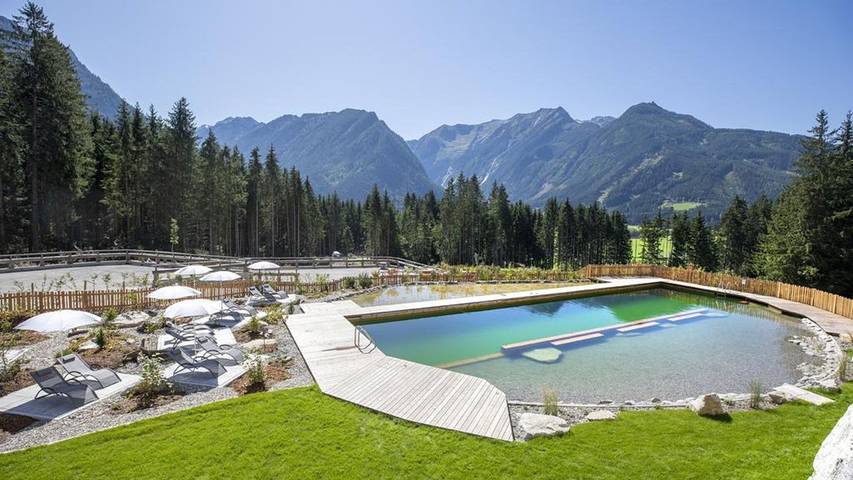Chalet für 6 Personen, mit Terrasse und Pool sowie Garten in Neukirchen am Großvenediger