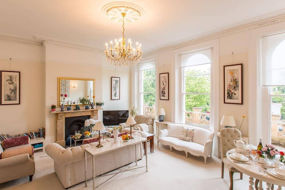 Apartamento entero, Hermoso y espacioso apartamento Regency en el centro de Cheltenham, estacionamiento gratuito in Cheltenham, Gloucestershire