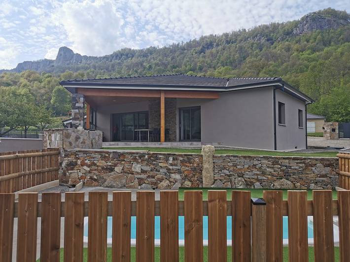 Gîte pour 6 personnes, avec piscine ainsi que terrasse et jardin dans Parc naturel régional des Pyrénées ariégeoises - 4
