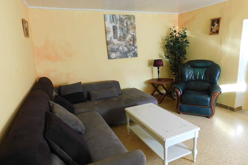 Small Provencal house independent from the Mas in Saint-Alexandre, Region de Nimes