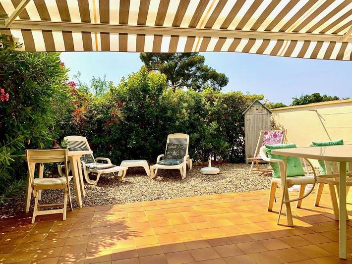 Appartement de vacances pour 4 personnes, avec piscine ainsi que vue et jardin