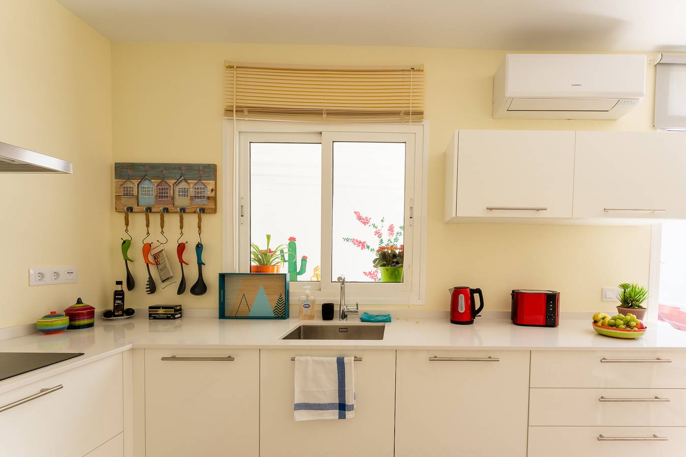 Vacation Home "Casa Anita" with Private Terrace & Wi-Fi in Playa Blanca, Yaiza
