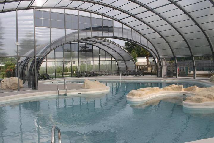 Camping pour 4 personnes, avec Terrasse ainsi que Jardin et Piscine