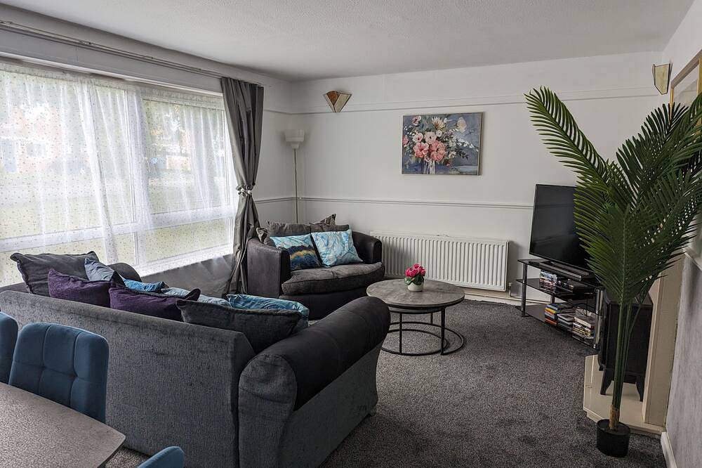 Ganze Wohnung, Superb 3 Br Flat in Stafford. Close to Stafford Hospital & Town Center in Stafford, Staffordshire