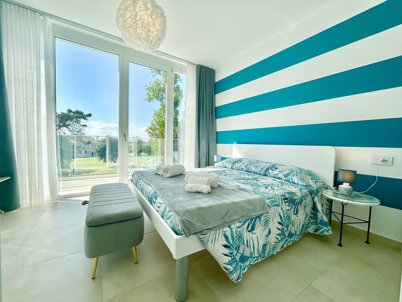 Golden Hour Retreat Villa mit Lagunenblick und Pool in Isola Albarella, Rosolina